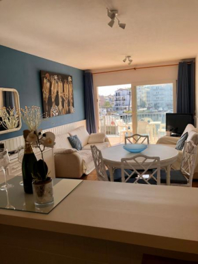 Apt Port Rhodes B avec 1 chbre vue port privé OU Apt Port Rhodes C avec 2 chbres vue sur canal principal de la marina-